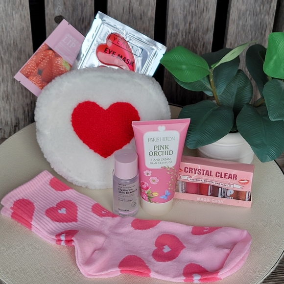 Other - Heart-Themed Skincare and Socks Set